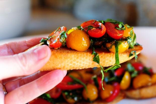 Bữa sáng lạ miệng với món Bruschetta cà chua