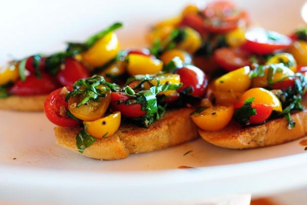 Bữa sáng lạ miệng với món Bruschetta cà chua