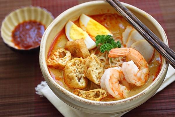 Thưởng thức bún Laksa của Malaysia ngay tại nhà