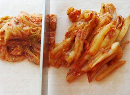 Trứng rán cuộn kimchi