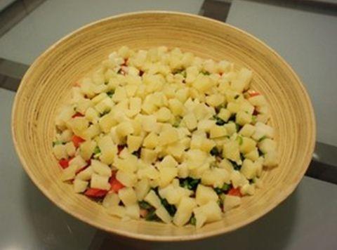 Cách làm salad Nga vị dứa tuyệt thơm