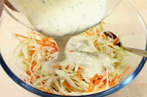 Mát giòn món salad bắp cải cà rốt