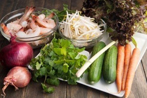 Salad tôm kiểu Thái chua cay hấp dẫn