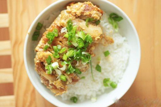 Tự làm katsudon ngon như đầu bếp