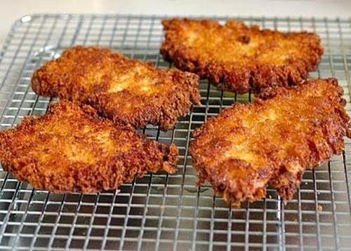 Thịt chiên giòn chấm sốt Tonkatsu kiểu Nhật